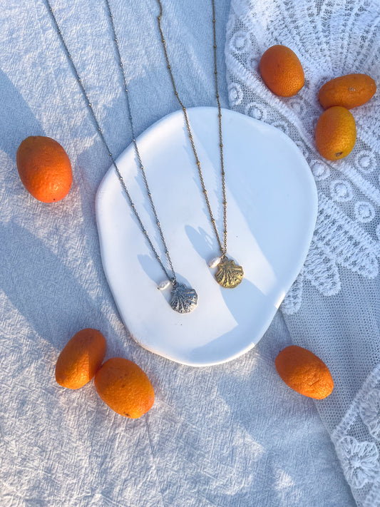 Řetízek Shell s říční perlou