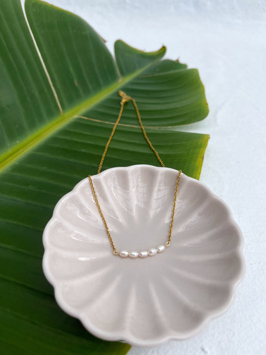 Řetízek s pěti říčními perlami