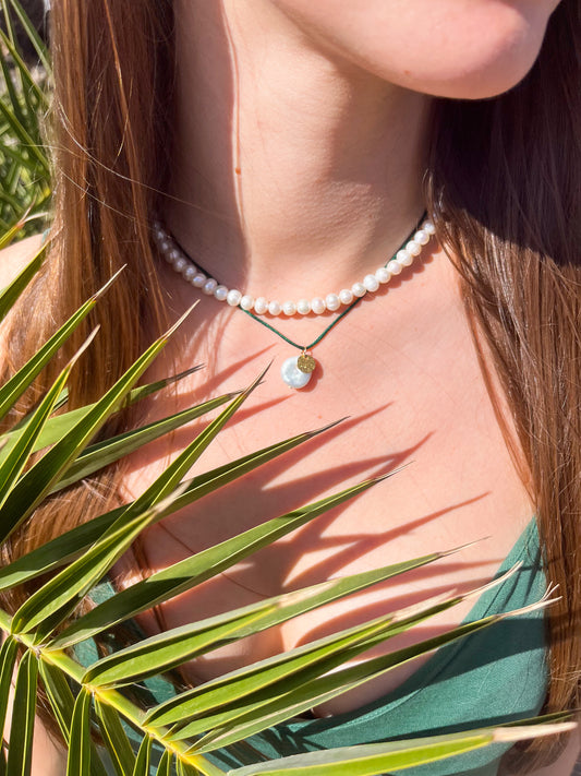 Saténová šňůrka s kulatou říční perlou