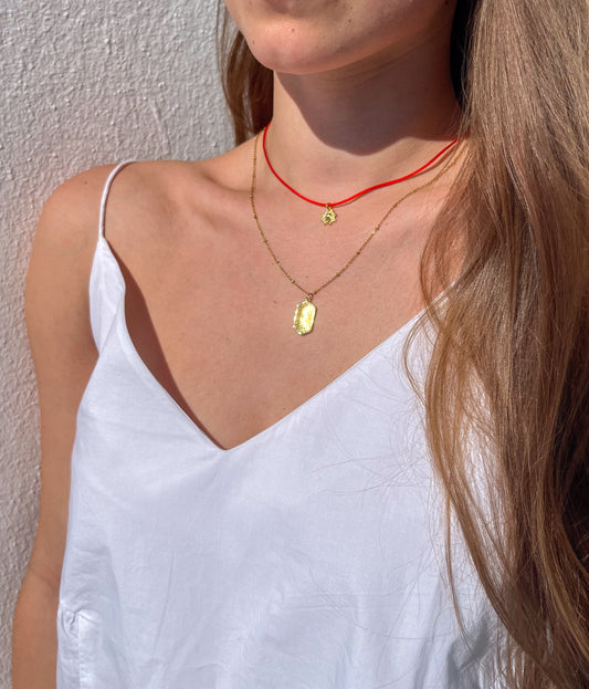 Saténová šňůrka s přívěškem Madonna