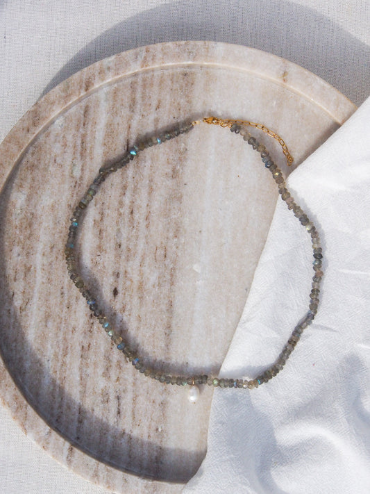 Náhrdelník z Labradoritu s říční perlou