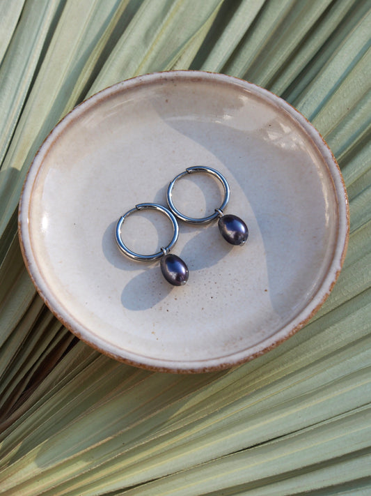 Náušnice s černou říční perlou