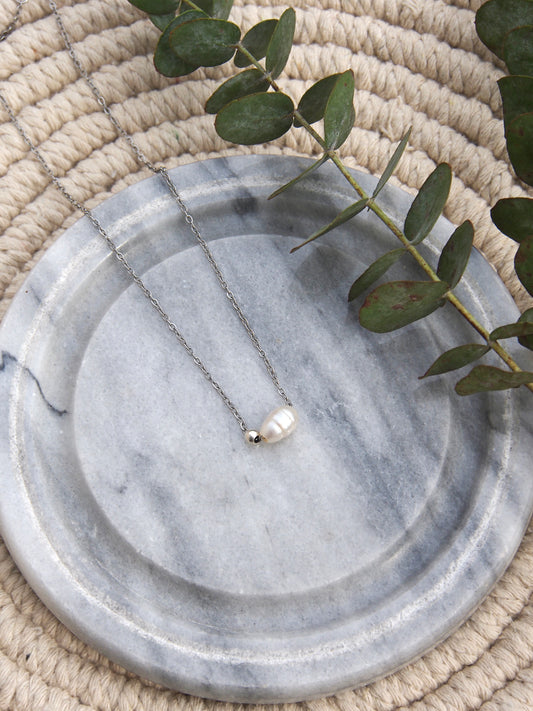 Řetízek s říční perlou a silver korálkem