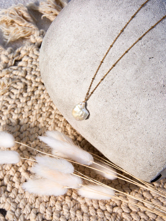 Řetízek s barokní říční perlou