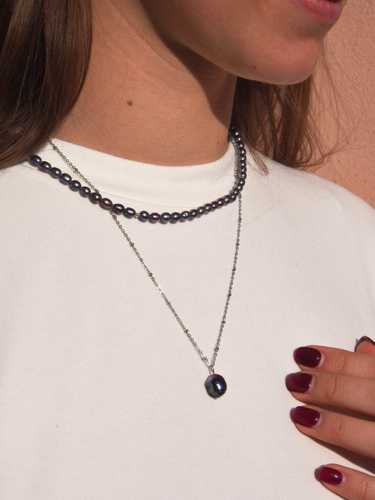 Set z černých říčních perel