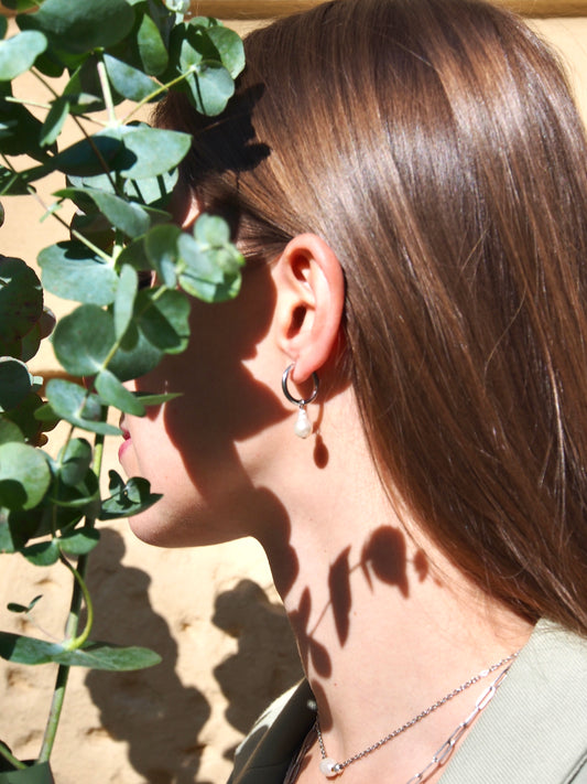 Náušnice s říční perlou ve tvaru kapky