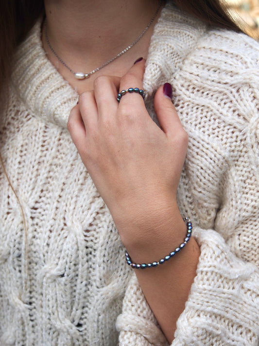 Náramek z černých říčních perel