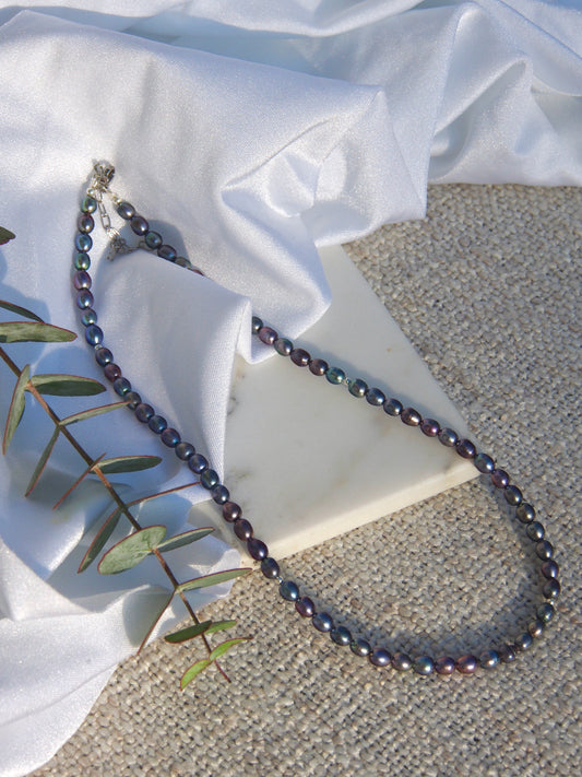 Choker z černých říčních perel