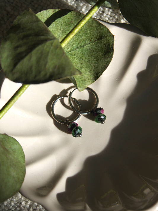 Náušnice s minerálem Rubín v Zoisitu