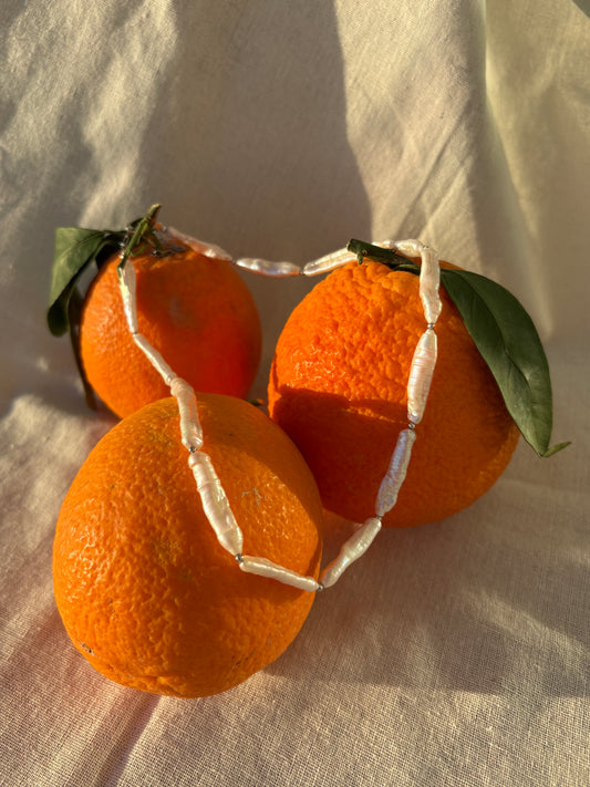 Choker z dlouhých říčních perel