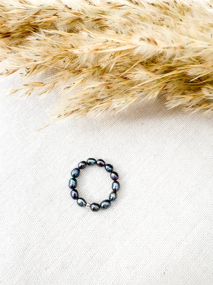 Prstýnek z černých říčních perel