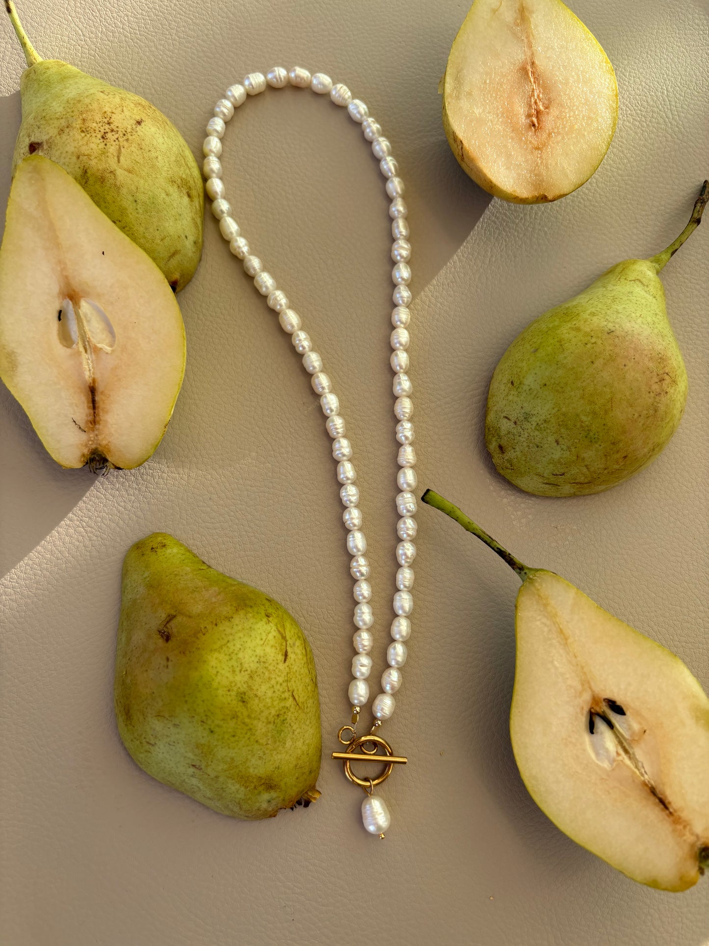 Choker z říčních perel s americkým zapínáním