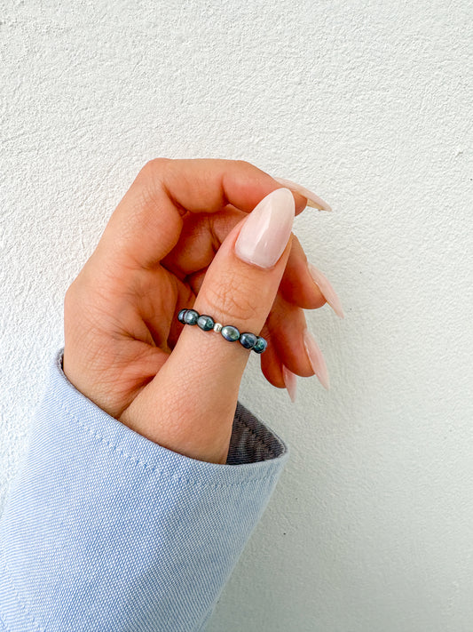 Prstýnek z černých říčních perel