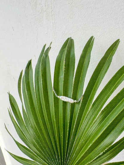 Náramek s dlouhou říční perlou