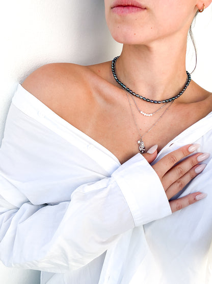 Choker z černých říčních perel