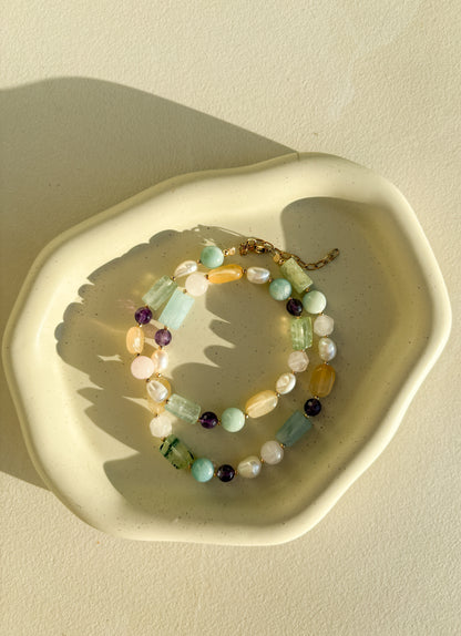 Náhrdelník z perel a minerálů