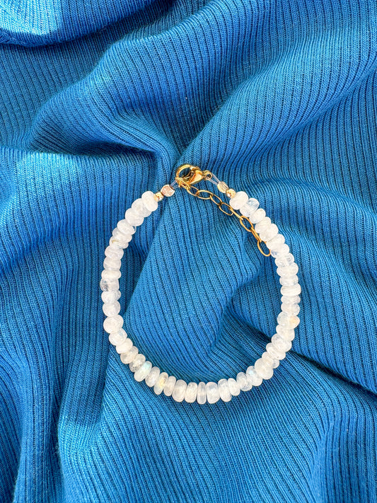 Náramek z Měsíčního kamene