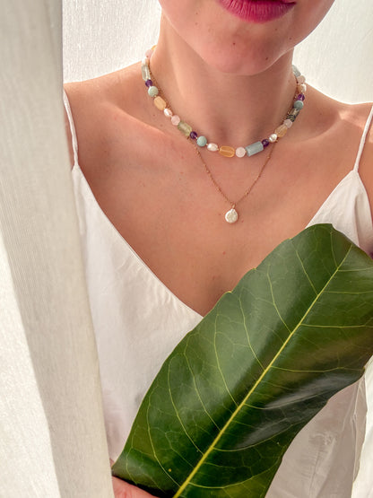 Náhrdelník z perel a minerálů