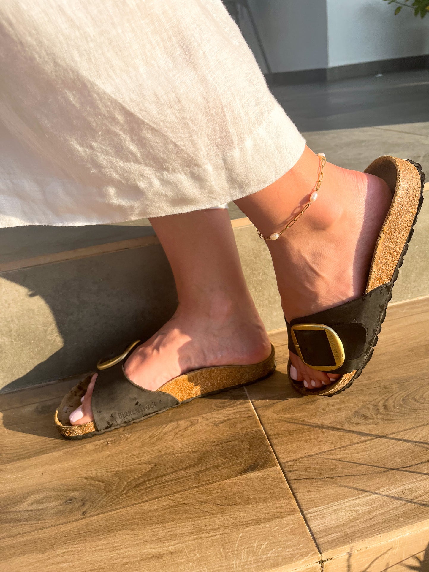 Řetízkový náramek na kotník s říčními perlami