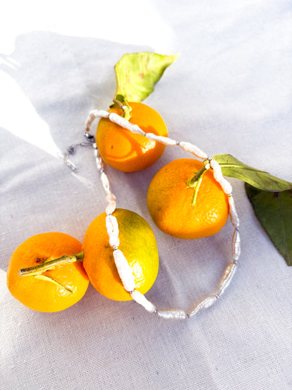 Choker z dlouhých říčních perel