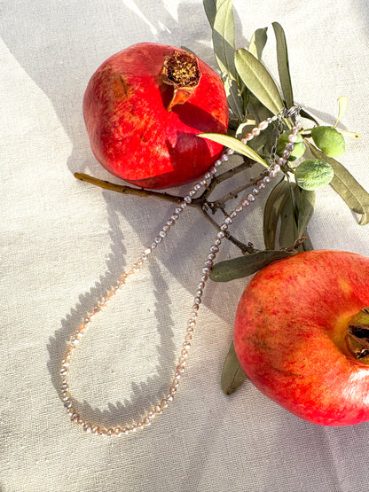 Choker z mini šedých říčních perel