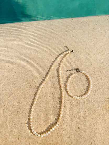 Set perlového chokeru s náramkem