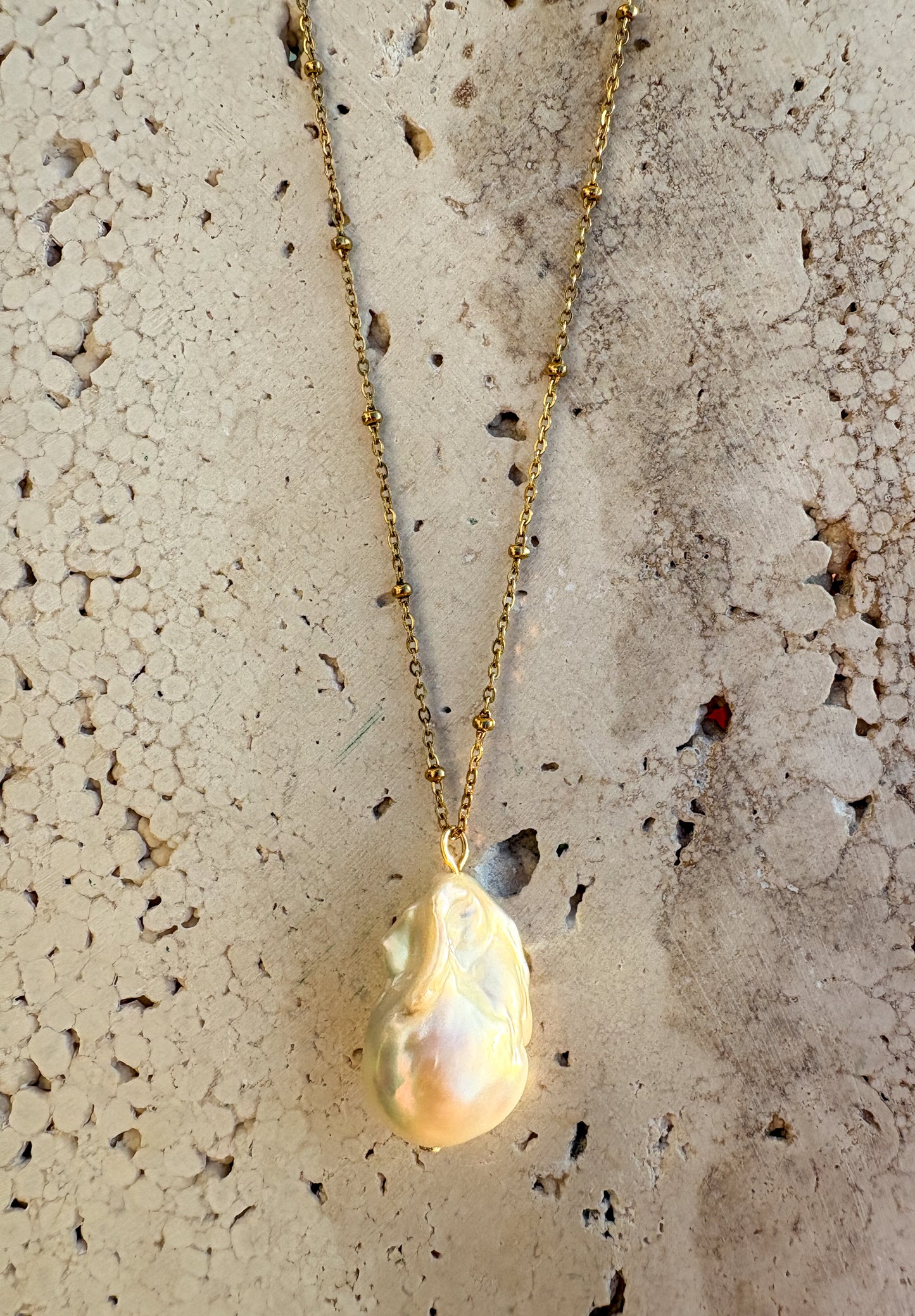 Řetízek s barokní říční perlou