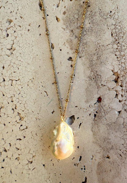 Řetízek s barokní říční perlou