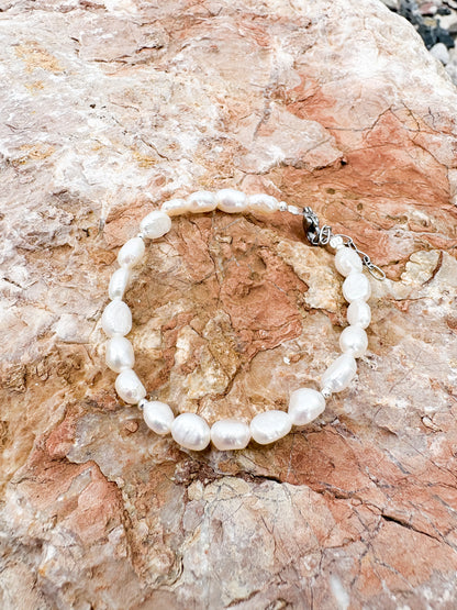 Náramek z nepravidelných říčních perel