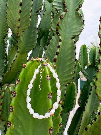 Náramek z nepravidelných říčních perel