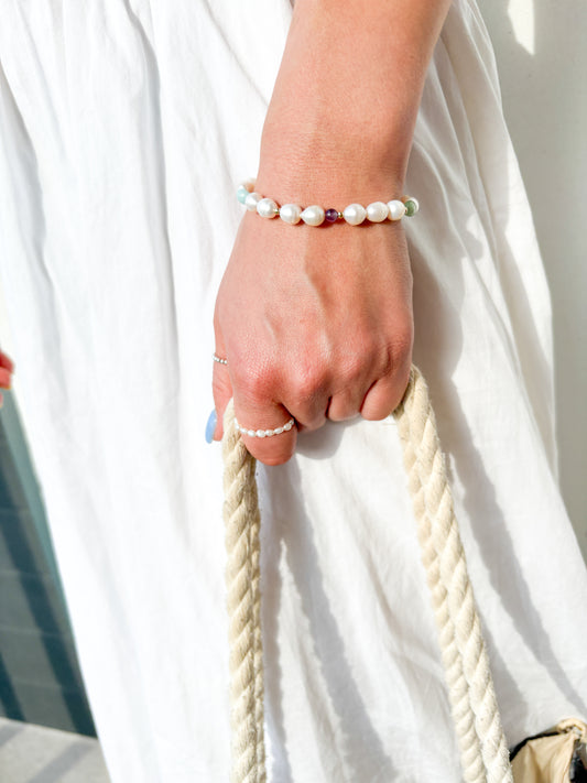 Náramek z perel a minerálů