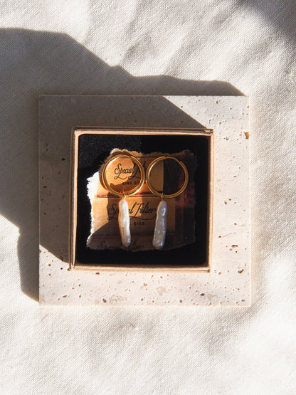 Náušnice s dlouhou říční perlou