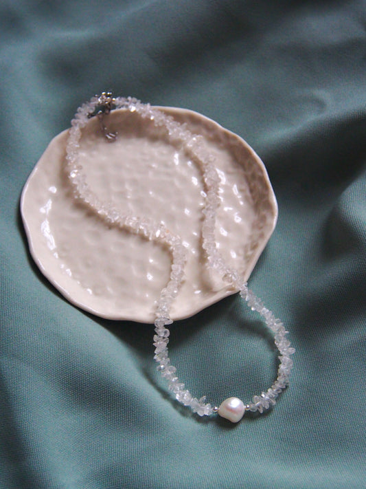 Choker ze malých zlomků Křišťálu a říční perly