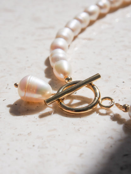 Choker z říčních perel s americkým zapínáním