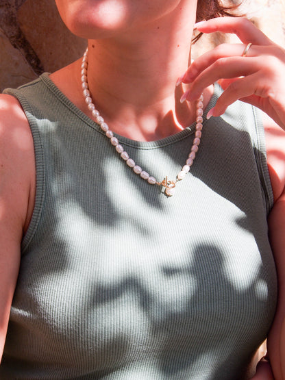 Choker z říčních perel s americkým zapínáním