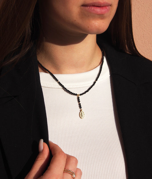 Choker do výstřihu z Onyxu